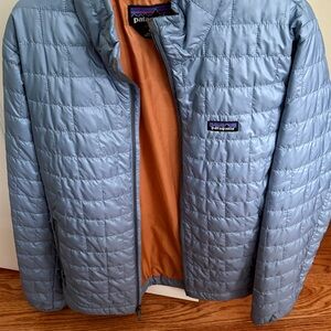 Patagonia Men’s jacket like new condition. Beautiful blue color.